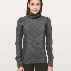 Lululemon Woolly Wonder Turtleneck in Black / Gray sz 6 Activewear Long Sleeve
